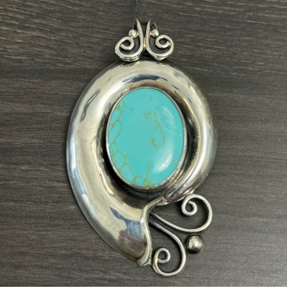 🩵Preloved Vintage Artisan Large Turquoise Sterling Pendant🩵